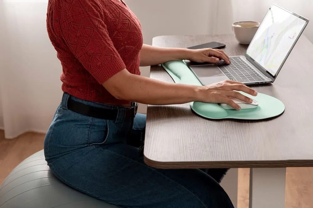 how to use a mousepad with wrist support